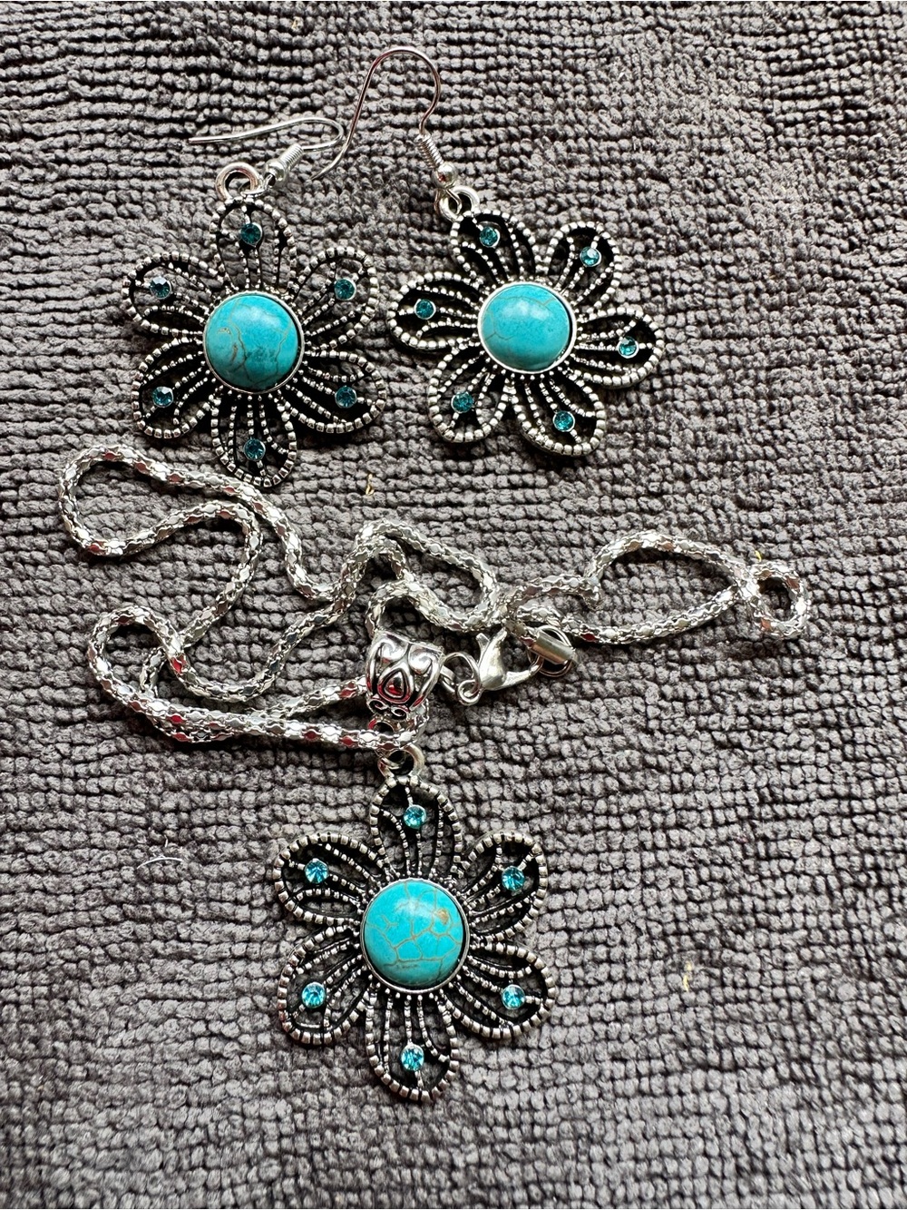Source Unknown Turquoise Flower Earrings